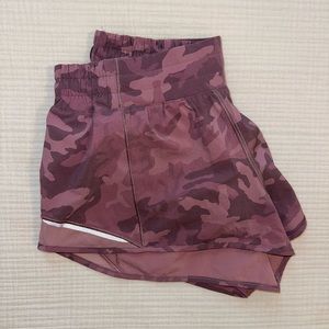 Lululemon Hotty Hot Low-Rise Lined Short 2”- Size 6